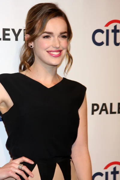 Elizabeth Henstridge — Stockfoto