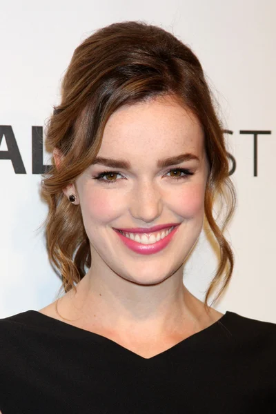 Elizabeth Henstridge — Stock Photo, Image