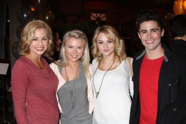 Jessica collins, Hıristiyan leblanc, kelli goss, avcı Kral, max erlich