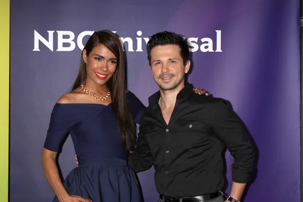 Daniella Alonso, Freddy Rodriguez — Stockfoto