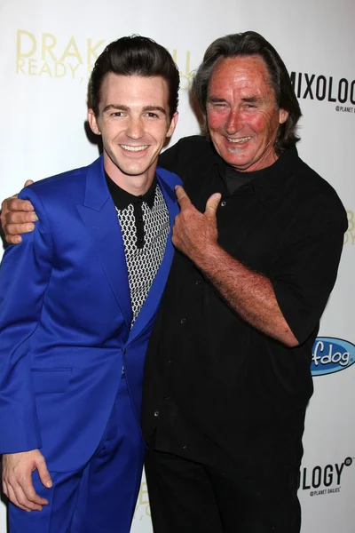 Drake Bell, mãe Robin Dodson — Fotografia de Stock ...