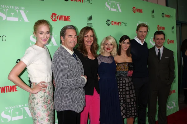 Caitlin fitzgerald, pontes do beau, allison janney, Tatiane ashford, lizzy caplan, teddy sears, sheen michael — Fotografia de Stock