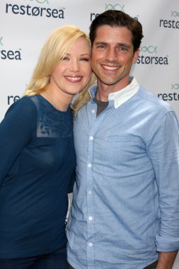 Adrienne Frantz, Scott Bailey