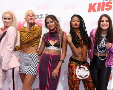 Lauren bennett, paula van açık, emmalyn estrada, simone savaş, natasha slayton, g.r.l.