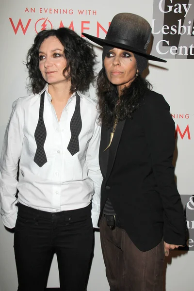 Sara Gilbert, Linda Perry — Zdjęcie stockowe