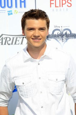 Joel Courtney