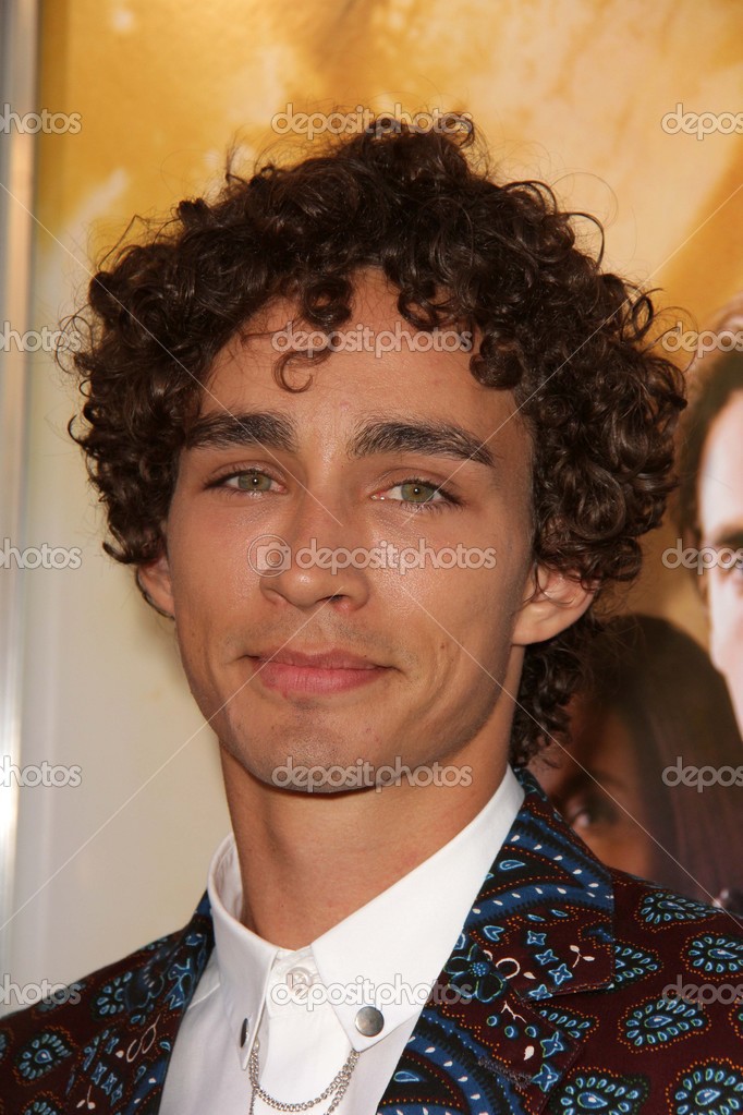 Robert Sheehan – Stock Editorial Photo © Jean_Nelson #46394471