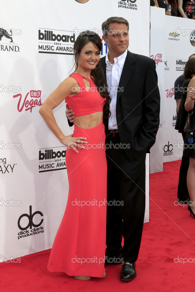 Danica McKellar, husband Stock Editorial Photo © Jean_Nelson 46934379