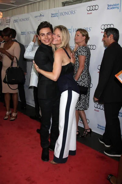 Jake t. austin, teri polo — Stockfoto