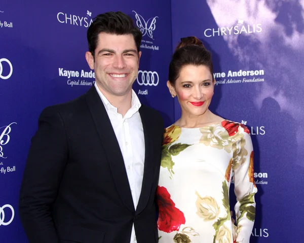 Max Greenfield, Tess Sanchez — Stock Photo, Image