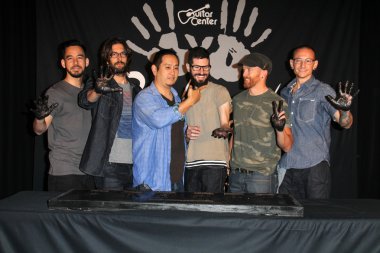 mike shinoda linkin park, bourdon, joe rob hahn, brad delson, dave farrell, chester bennington