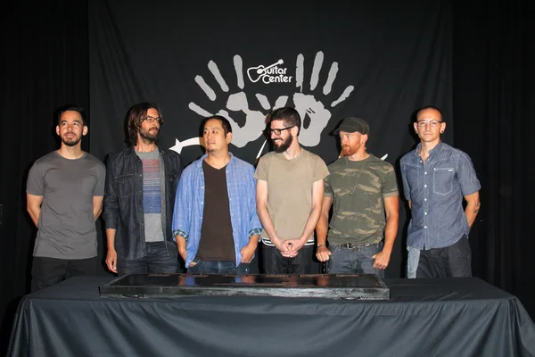 Linkin Park, Майк Шинода, Роб Бурдон, Джо Хемсворт, Брэд Делсон, Дэйв Фаррелл, Честер Беннингтон — стоковое фото