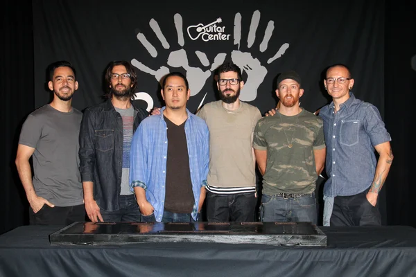 Κουραμπιές, mike shinoda, ληστεύουν μπέρμπον, joe hahn, brad delson, dave farrell, Τσέστερ Μπένινγκτον — Φωτογραφία Αρχείου