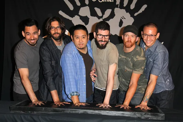 Linkin park Майк Шинода, пограбувати Бурдон, Джо Хан, Бред Делсон, Дейв Фаррелл, Честер Беннінгтон — стокове фото