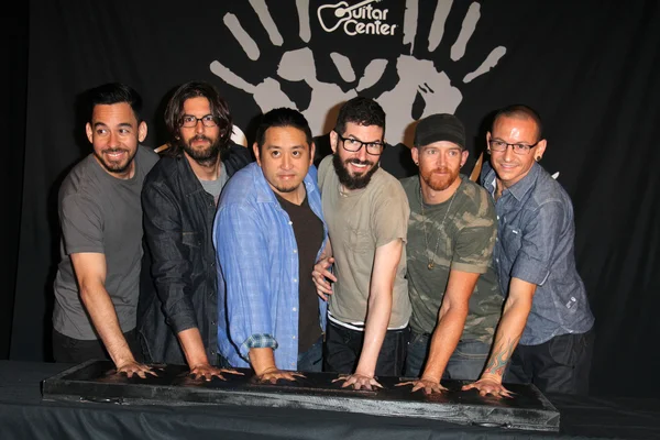 Κουραμπιές, mike shinoda, ληστεύουν μπέρμπον, joe hahn, brad delson, dave farrell, Τσέστερ Μπένινγκτον — Φωτογραφία Αρχείου