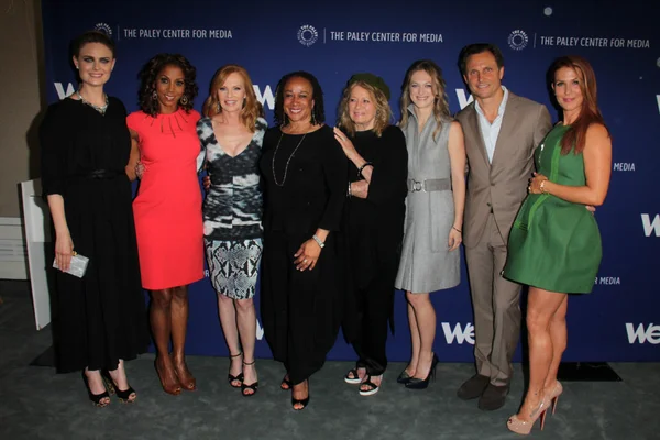 Emily Deschanel, Holly Robinson Peete, Marg Helgenberger, S. Epatha Merkerson, Angie Dickinson, Marin Ireland, Tony Goldwyn, Poppy Montgomery — Stock Photo, Image