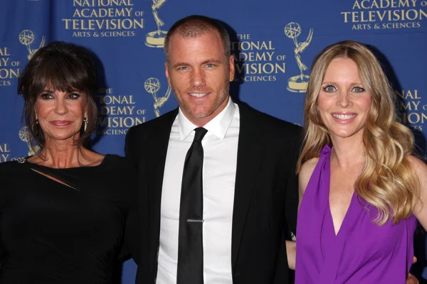 Jess walton, sean carrigan, lauralee glocke — Stockfoto