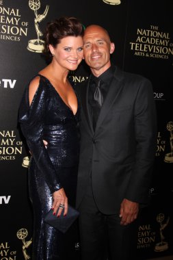 Heather tom, james bağlayıcı