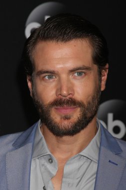 Charlie Weber