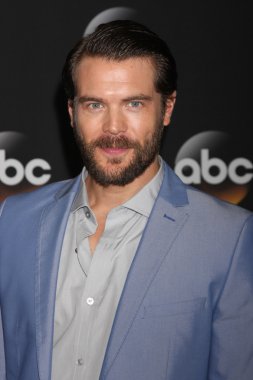 Charlie Weber