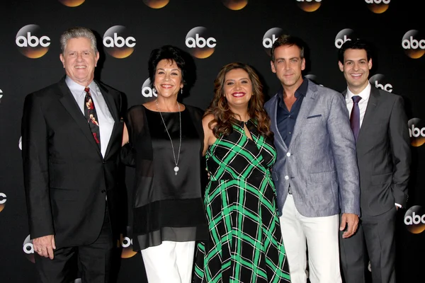 Sam Mcmurray, Terri Hoyos, Cristela Alonzo, Carlos Ponce, Andrew Leeds — Foto de Stock