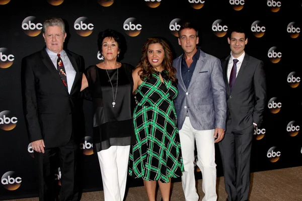 Sam Mcmurray, Terri Hoyos, Cristela Alonzo, Carlos Ponce, Andrew Leeds — Foto de Stock