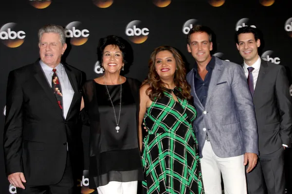 Sam Mcmurray, Terri Hoyos, Cristela Alonzo, Carlos Ponce, Andrew Leeds — Foto de Stock