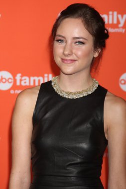 Haley rammrenkli arka plan ile yeşil çimen