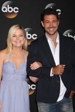 Kirsten fırtınalar, ryan paevey