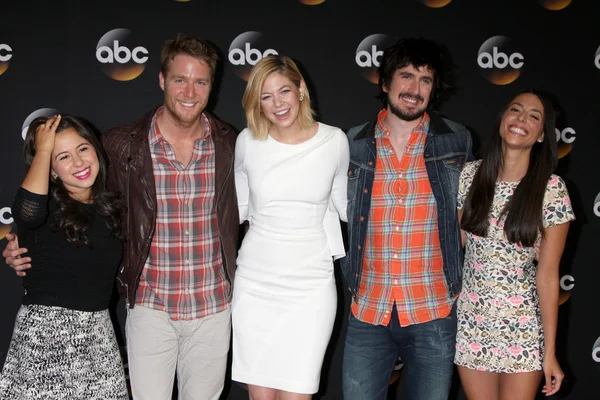 Chloe Wepper, Jake McDorman, Analeigh Tipton, Nicolas Wright, Jada Catta-Preta — Stock Photo, Image