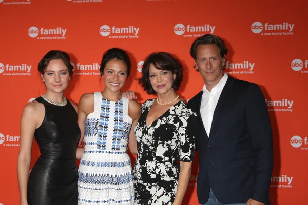 Haley Ramm, Italia Ricci, Mary Page Keller, Steven Weber — Stockfoto