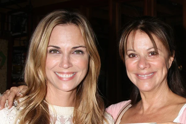 Kelly Sullivan, Nancy Lee Grahn — Stock Photo, Image