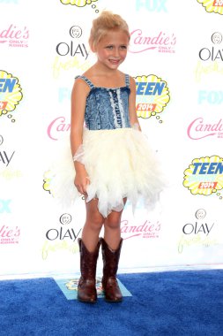 Alyvia Alyn Lind