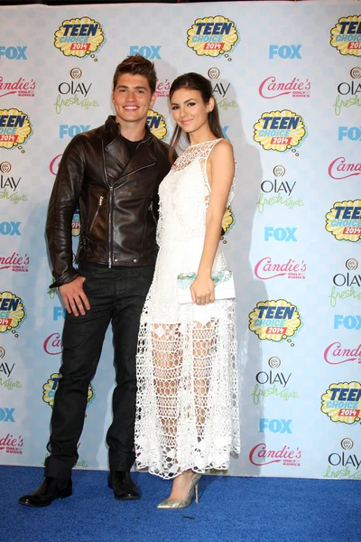 EnGregg sulkin, victoria justice — Photo