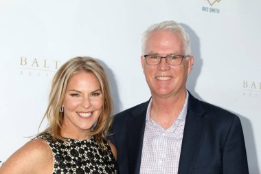 LOS ANGELES - OCT 3: Vicki Sidlow, Bernie Tobin 3 Ekim 2021 tarihinde Brentwood, CA 'da George Lopez Vakfı 14.