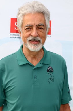 LOS ANGELES - 4 Ekim 2021 'de George Lopez Vakfı' nda Joe Mantegna Lakeside Golf Sahası 'nda 14.