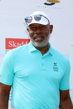 LOS ANGELES - OCT 4: Dennis Haysbert, George Lopez Vakfı 14. Ünlü Golf Klasiği Lakeside Golf Sahası 'nda 4 Ekim 2021' de Toluca Gölü, CA