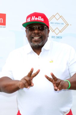 LOS ANGELES - Cedric The Entertainer at the George Lopez Foundation 14. Celebrity Golf Classic at the Lakeside Golf Course, 4 Ekim 2021, Toluca Lake, CA