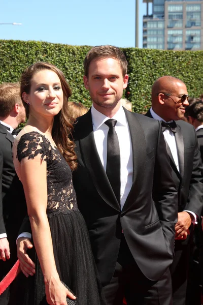 Troian Bellisario, Patrick J. Adams —  Fotos de Stock