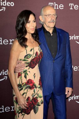 LOS ANGELES - Lisa Lloyd, Christopher Lloyd, The Tender Bar Prömiyer at the Directors Guild of America 'da 3 Ekim 2021, Los Angeles, CA