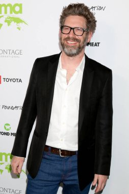 LOS ANGELES - 16 Ekim 2021 'de Van Nuys, CA' da Çevre Medya Derneği Ödülleri 'nde Asher Levin.