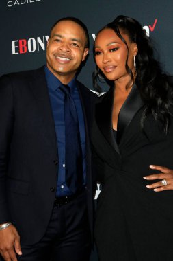 LOS ANGELES - 23 Ekim 2021 'de Beverly Hilton Oteli' nde 2021 Ebony Power 100 'de Mike Hill, Cynthia Bailey,