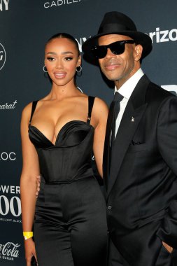 LOS ANGELES - 23 Ekim 2021 'de Beverly Hilton Oteli' nde 2021 Ebony Power 100 'deki kızı Jimmy Jam,