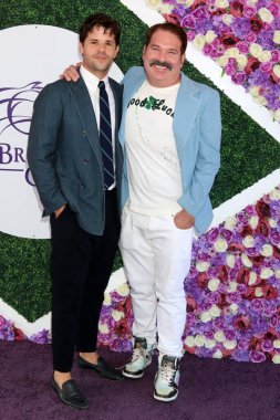 Del Mar - 6 Kasım 2021 'de Del Mar Hipodromu' ndaki 2021 Yetiştiriciler Kupası yarışında Max Carver, Joel Michaely