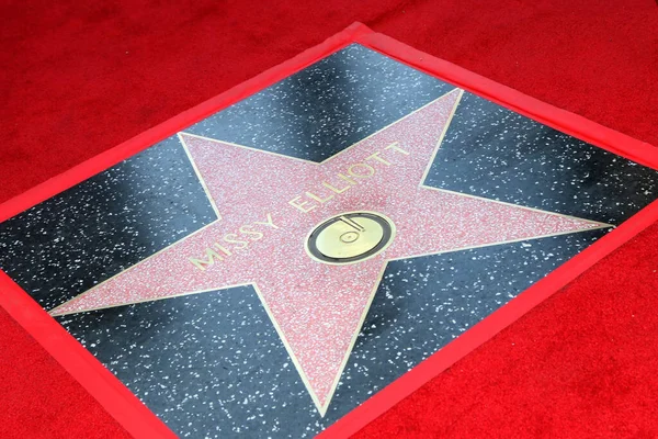 洛杉矶 2021年11月8日 在洛杉矶举行的好莱坞名人步行仪式上 Missy Elliott Star出席了Missy Elliott Star仪式 — 图库照片