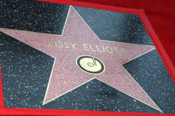 洛杉矶 2021年11月8日 在洛杉矶举行的好莱坞名人步行仪式上 Missy Elliott Star出席了Missy Elliott Star仪式 — 图库照片