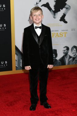 LOS ANGELES - 8 Kasım 2021 'de Los Angeles' taki Belfast Film Müzesi 'nde Jude Hill' in galası