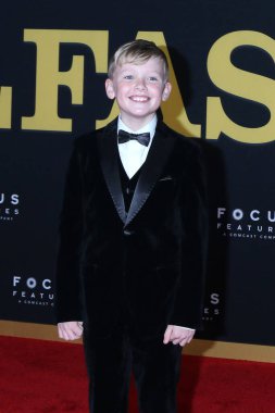 LOS ANGELES - 8 Kasım 2021 'de Los Angeles' taki Belfast Film Müzesi 'nde Jude Hill' in galası