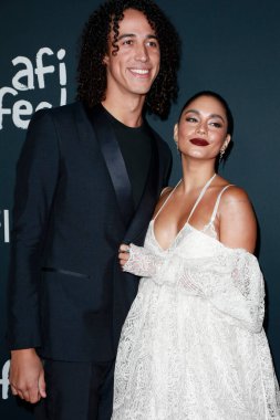 LOS ANGELES - NOV 10: 2021 AFI Fest 'te Vanessa Hudgens - TCL Çin Tiyatrosu' nda 10 Kasım 2021 'de Los Angeles, CA