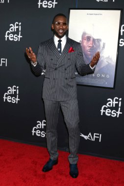 LOS ANGELES - 12 Kasım, Mahershala Ali AFI Fest 'te Kuğu Şarkısı Premiere TCL Çin Tiyatrosu IMAX' ta 12 Kasım 2021 'de, CA